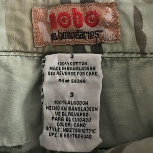 Camo Shorts missing buttons on pockets